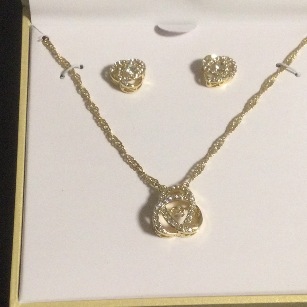 Elegant Gold Necklace and Earring Set